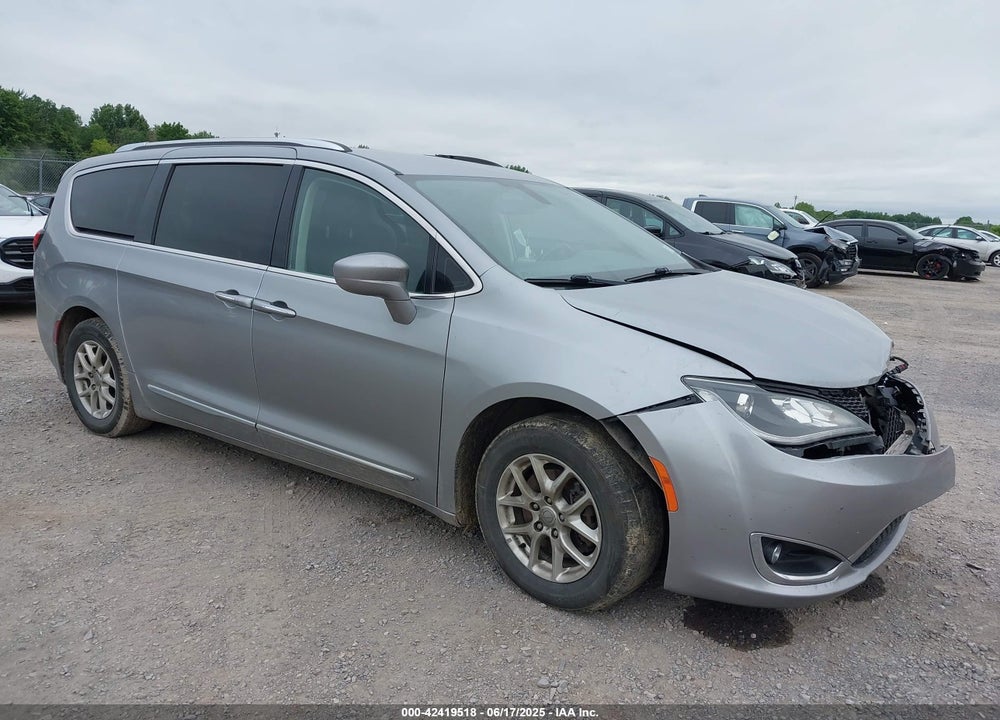2020 CHRYSLER PACIFICA TOURING L VIN: 2C4RC1BG2LR127986