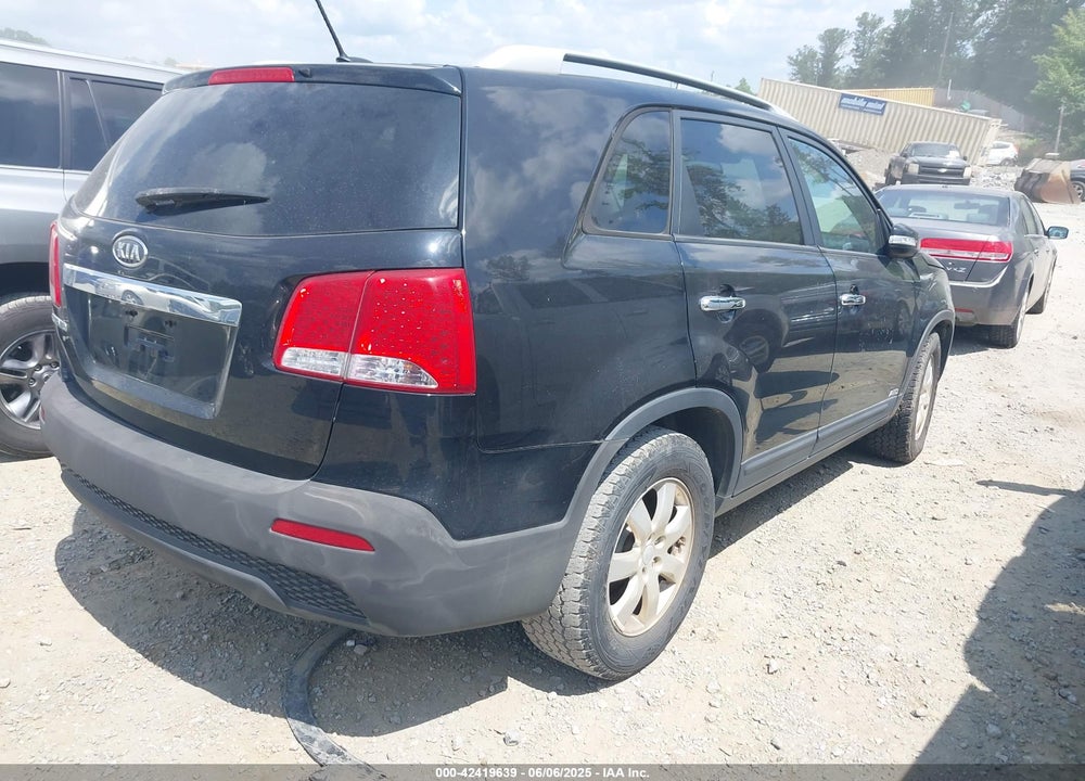 2011 KIA SORENTO VIN: 5XYKTDA21BG159792