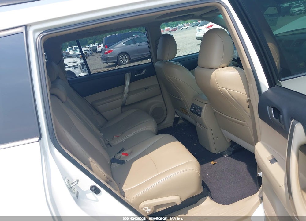 2013 TOYOTA HIGHLANDER SE V6 VIN: 5TDBK3EH9DS247605