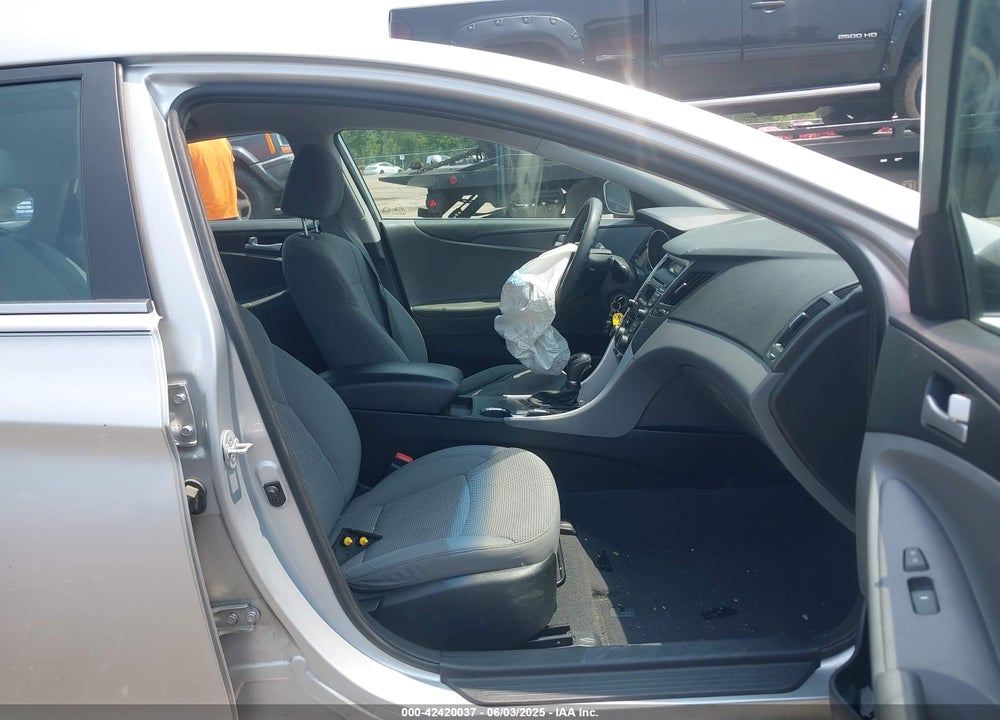 2014 HYUNDAI SONATA VIN: 5NPEB4AC0EH915327