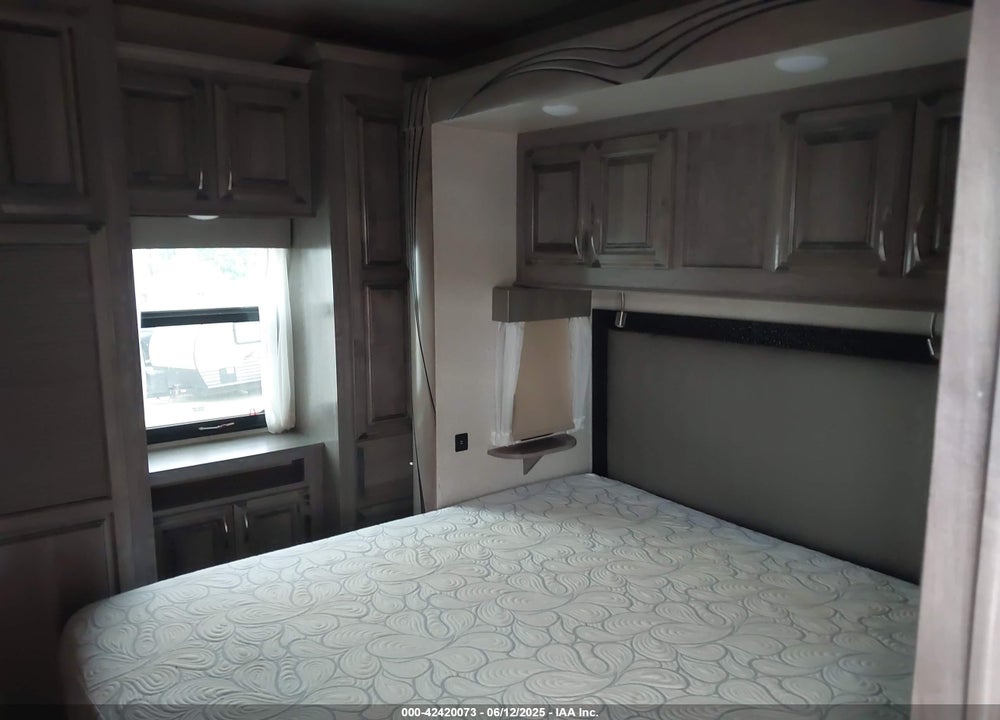2019 CEDAR CREEK CHAMPANGE 38EFK VIN: 4X4FCRP21KS222478