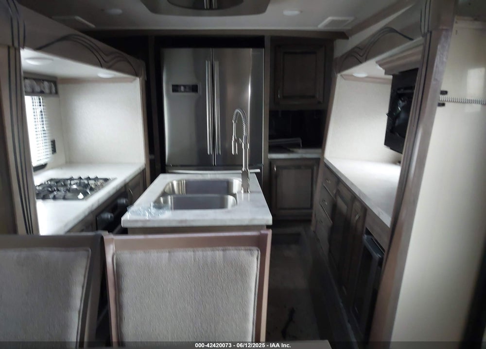 2019 CEDAR CREEK CHAMPANGE 38EFK VIN: 4X4FCRP21KS222478