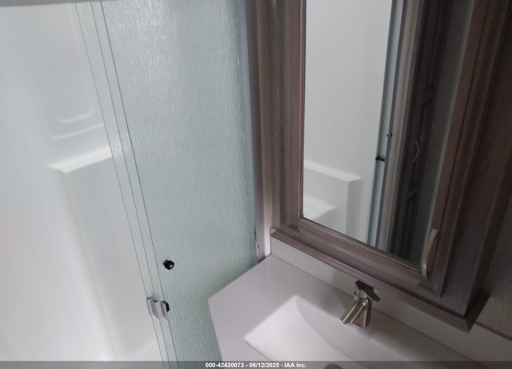 2019 CEDAR CREEK CHAMPANGE 38EFK VIN: 4X4FCRP21KS222478