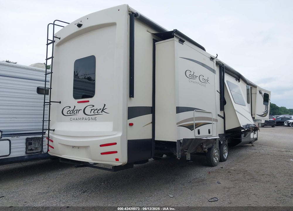 2019 CEDAR CREEK CHAMPANGE 38EFK VIN: 4X4FCRP21KS222478