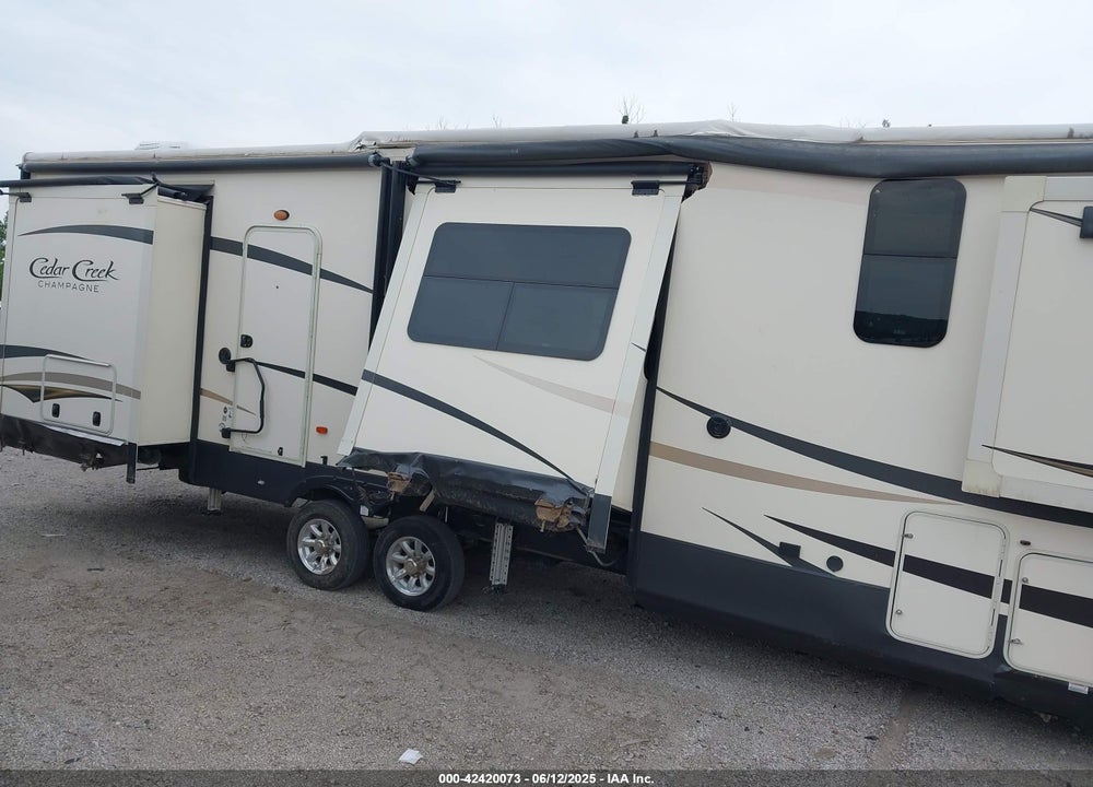 2019 CEDAR CREEK CHAMPANGE 38EFK VIN: 4X4FCRP21KS222478