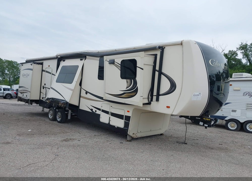 2019 CEDAR CREEK CHAMPANGE 38EFK VIN: 4X4FCRP21KS222478