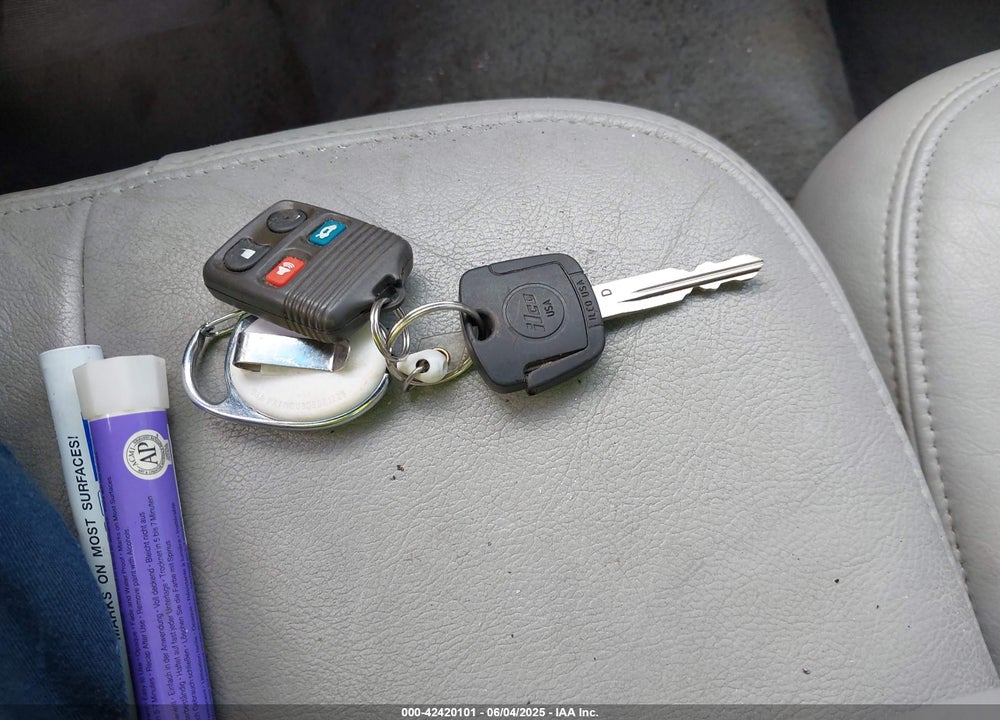 2004 MERCURY GRAND MARQUIS VIN: 2MEFM74W24X654185