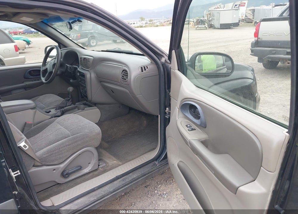 2004 CHEVROLET TRAILBLAZER LS VIN: 1GNDT13S442310732