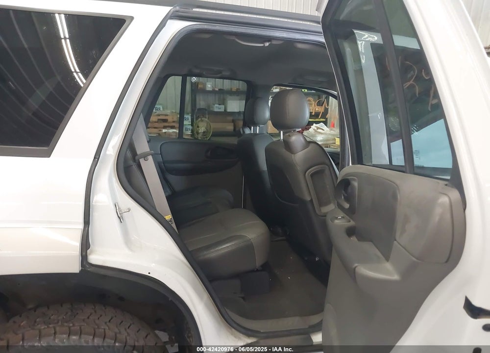 2004 CHEVROLET TRAILBLAZER LT VIN: 1GNDT13S442401807