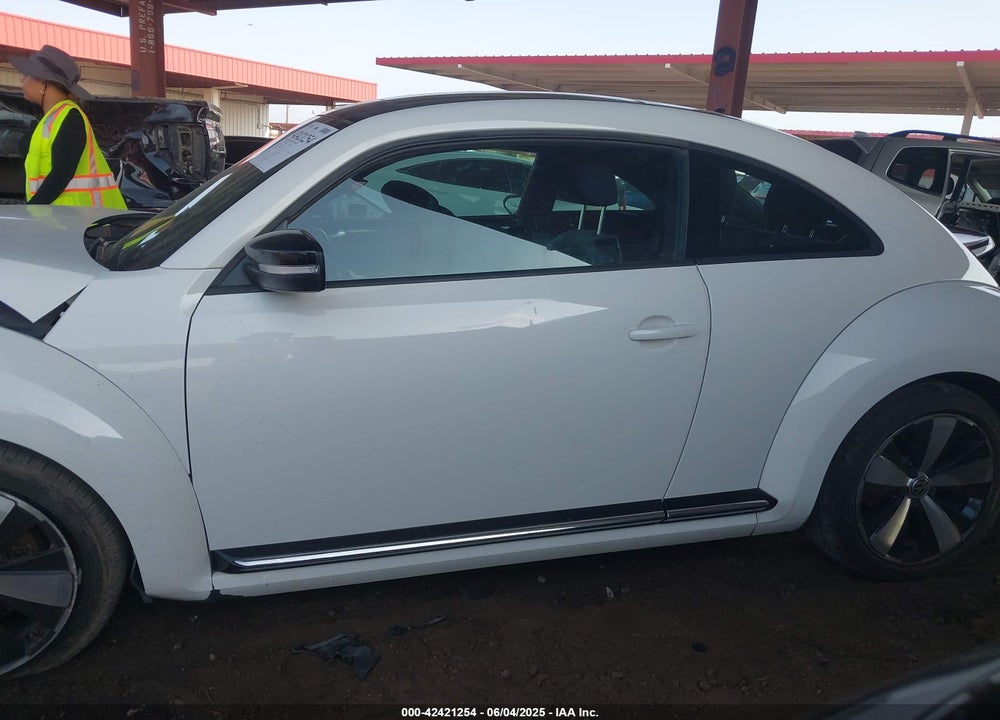 2012 VOLKSWAGEN BEETLE VIN: 3VWVA7AT5CM656889