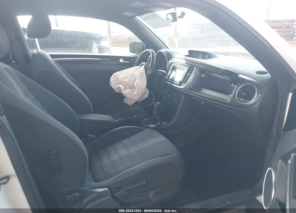 2012 VOLKSWAGEN BEETLE VIN: 3VWVA7AT5CM656889