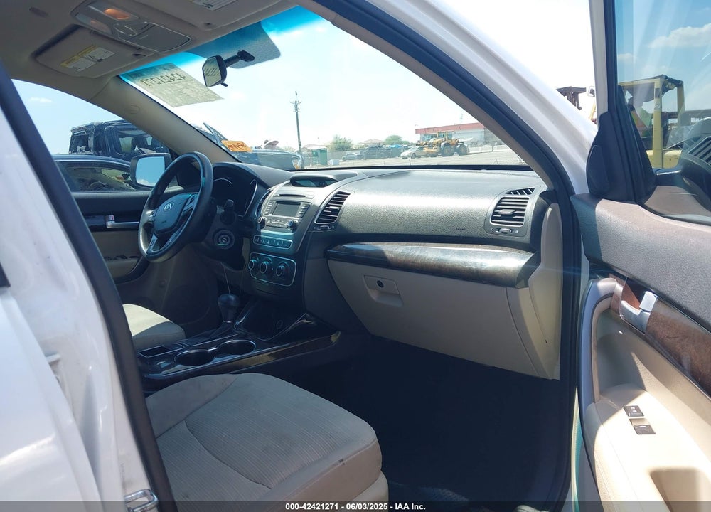 2014 KIA SORENTO LX VIN: 5XYKT3A66EG485976