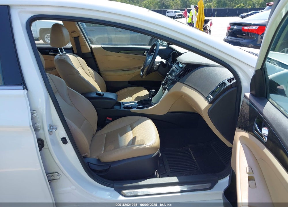 2014 HYUNDAI SONATA VIN: 5NPEC4AB4EH916890