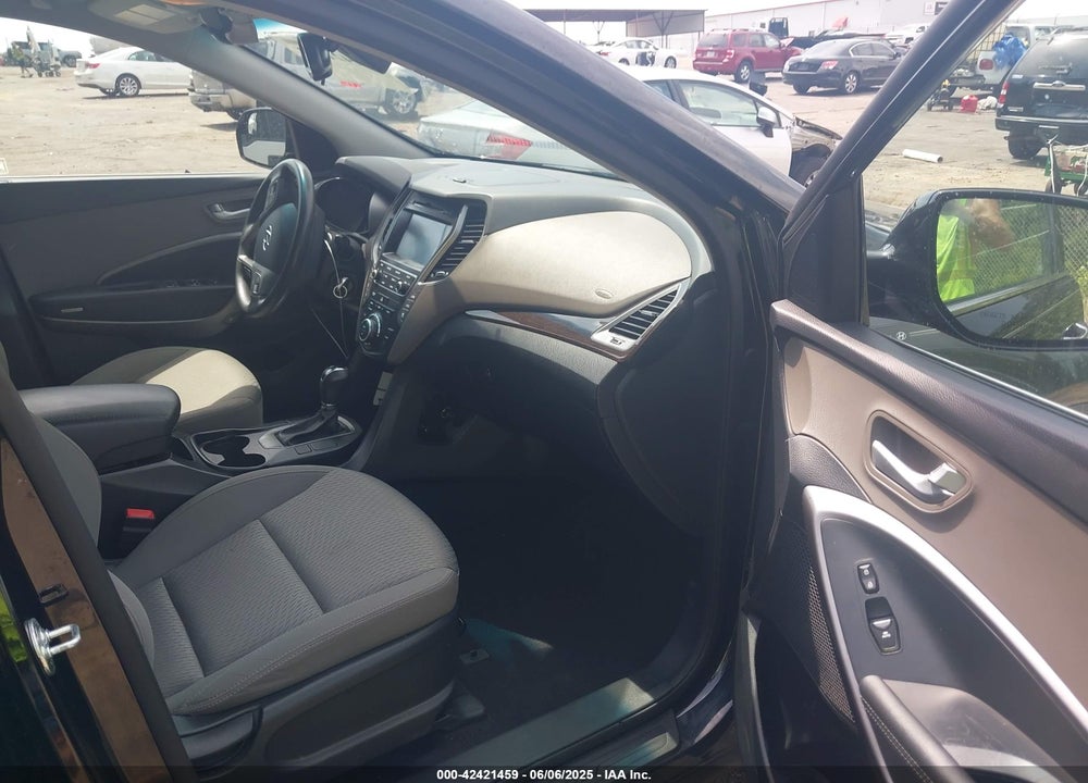2017 HYUNDAI SANTA FE VIN: KM8SMDHF7HU216862