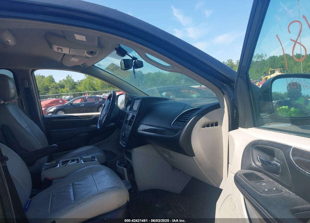 2011 CHRYSLER TOWN & COUNTRY TOURING VIN: 2A4RR5DG0BR697948