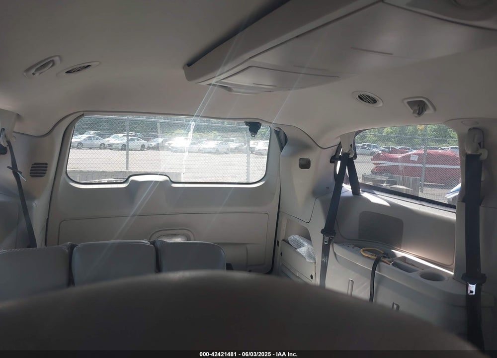 2011 CHRYSLER TOWN & COUNTRY TOURING VIN: 2A4RR5DG0BR697948