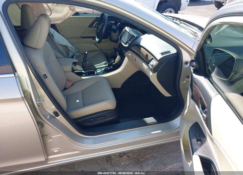 2017 HONDA ACCORD VIN: 1HGCR3F87HA025065