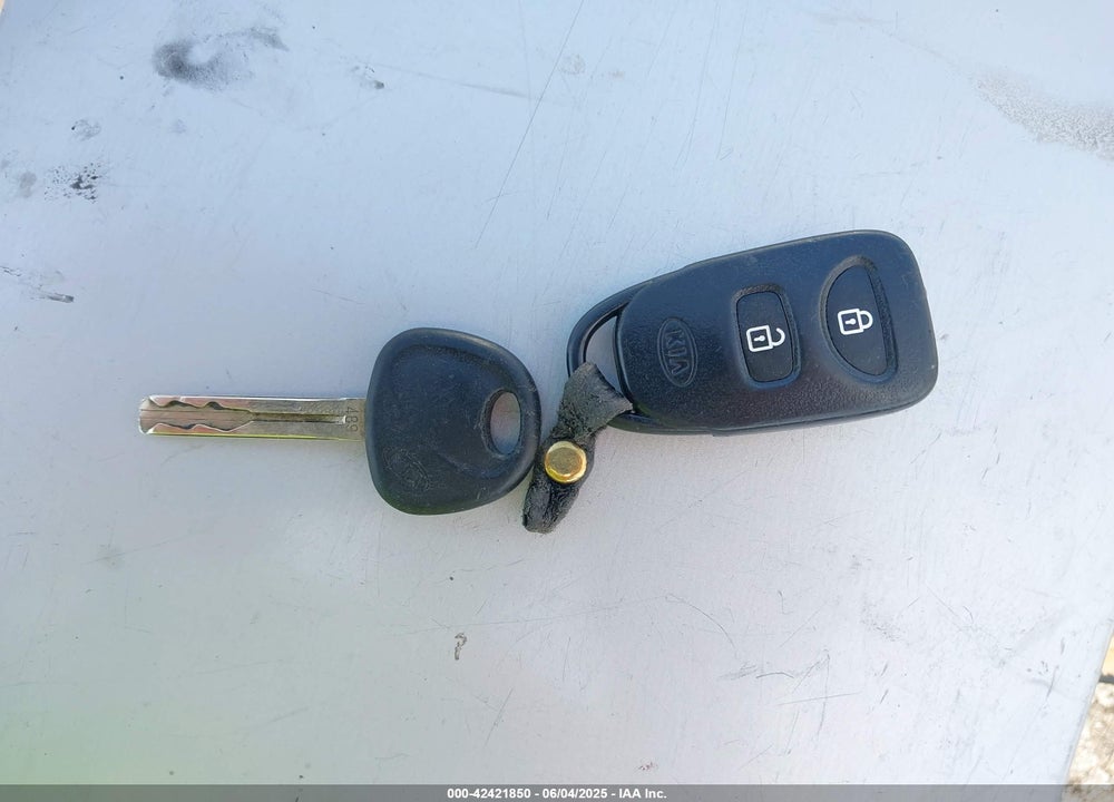 2011 KIA SORENTO VIN: 5XYKT3A1XBG101827