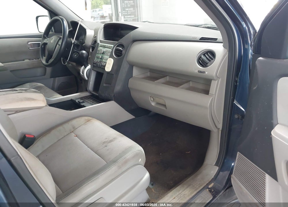 2011 HONDA PILOT EX VIN: 5FNYF4H4XBB071369