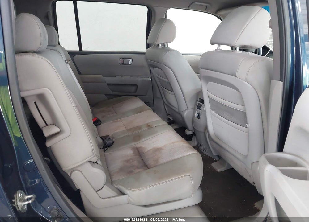 2011 HONDA PILOT EX VIN: 5FNYF4H4XBB071369