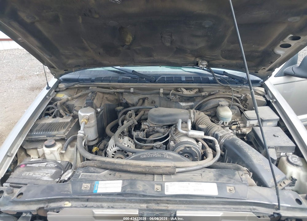 1998 CHEVROLET BLAZER LT VIN: 1GNDT13W2W2177149