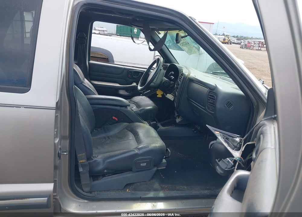 1998 CHEVROLET BLAZER LT VIN: 1GNDT13W2W2177149