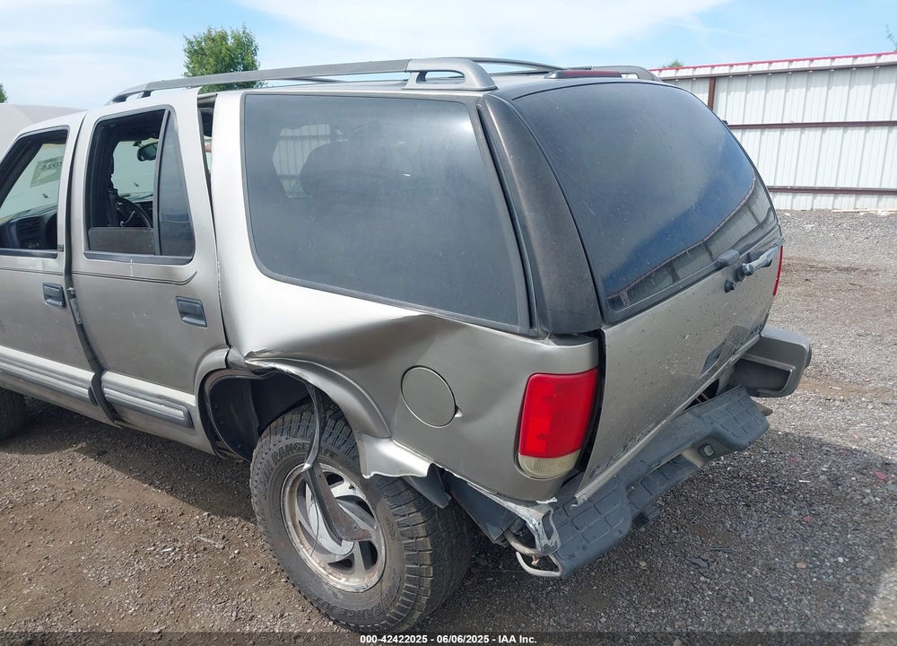 1998 CHEVROLET BLAZER LT VIN: 1GNDT13W2W2177149