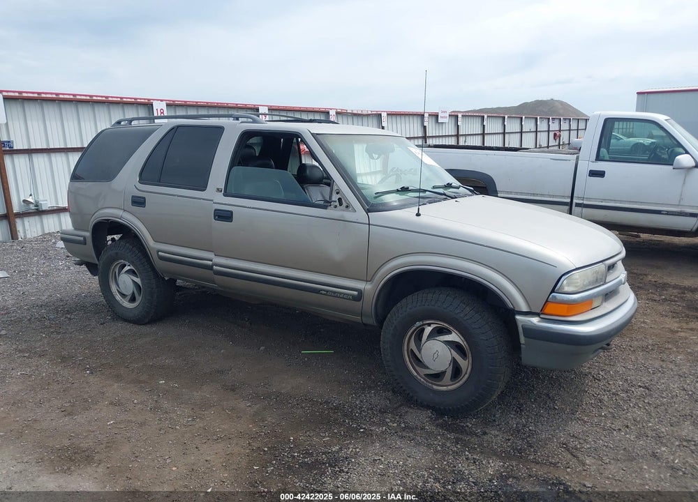 1998 CHEVROLET BLAZER LT VIN: 1GNDT13W2W2177149