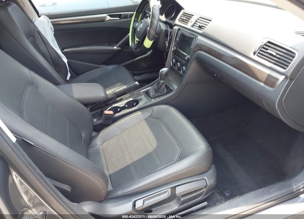 2016 VOLKSWAGEN PASSAT VIN: 1VWBS7A3XGC039432