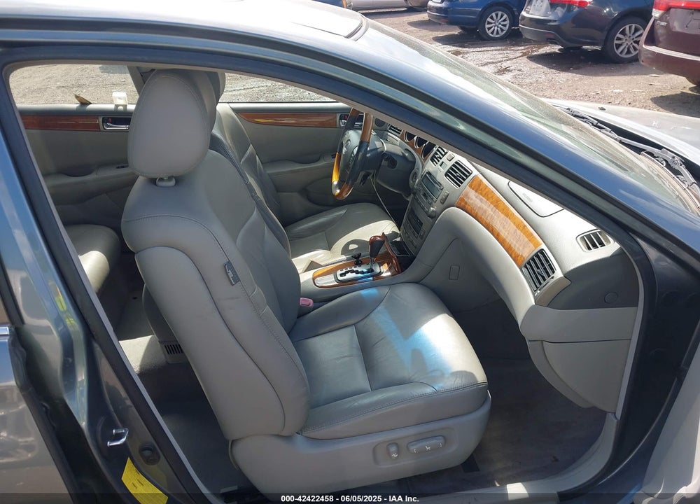 2005 LEXUS ES 330 VIN: JTHBA30G255104695
