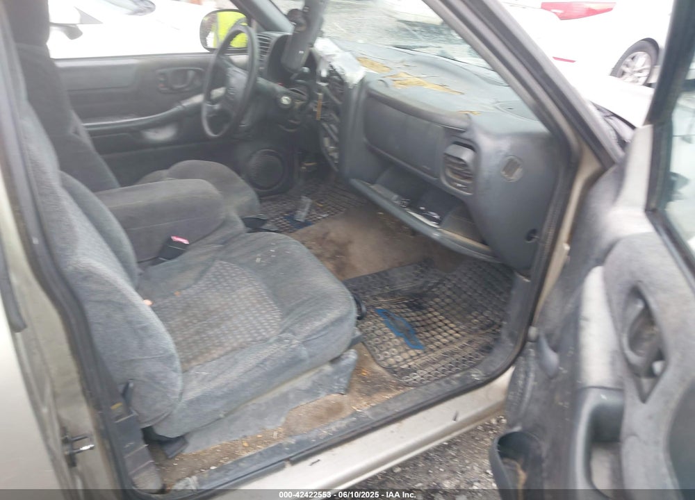 1998 CHEVROLET S-10 LS SPORTSIDE VIN: 1GCCS1446W8190522