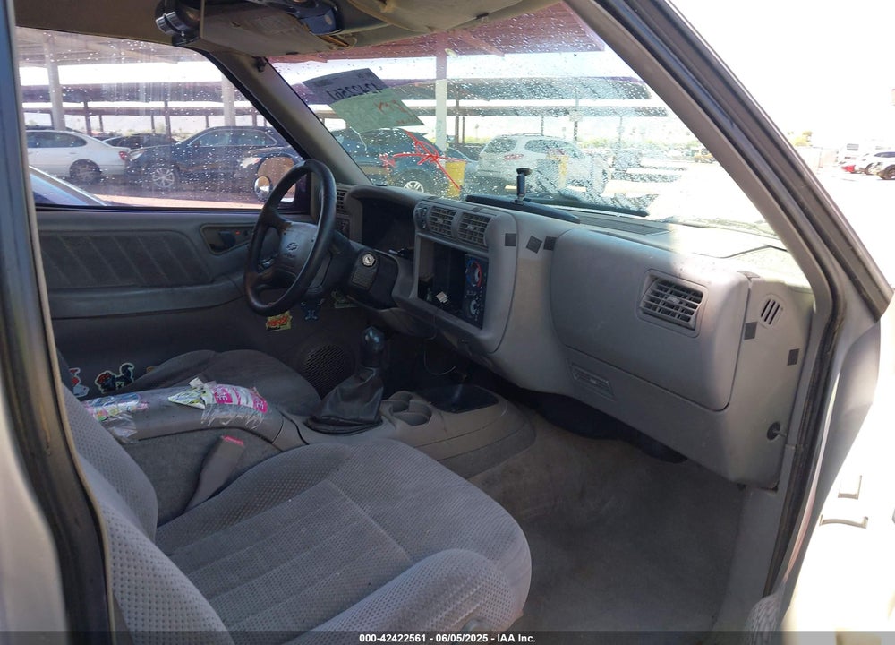 1997 CHEVROLET BLAZER LS VIN: 1GNDT13W0V2186110