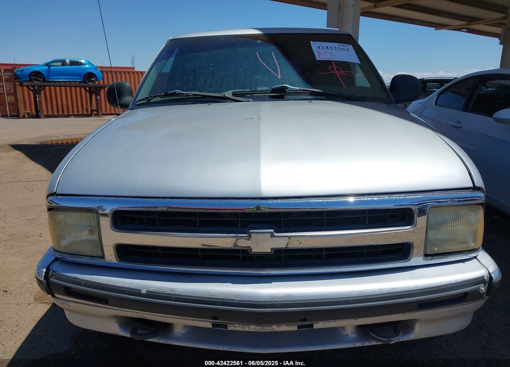 1997 CHEVROLET BLAZER LS VIN: 1GNDT13W0V2186110