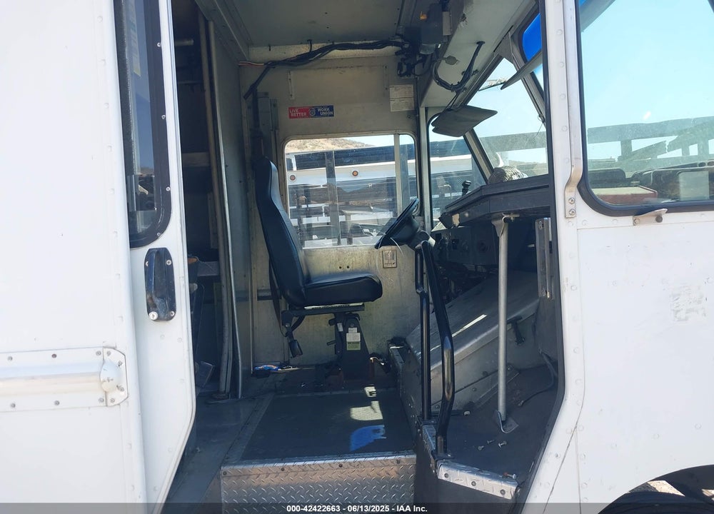 2008 WORKHORSE CUSTOM CHASSIS COMMERCIAL CHASSIS VIN: 5B4KPD28683432025