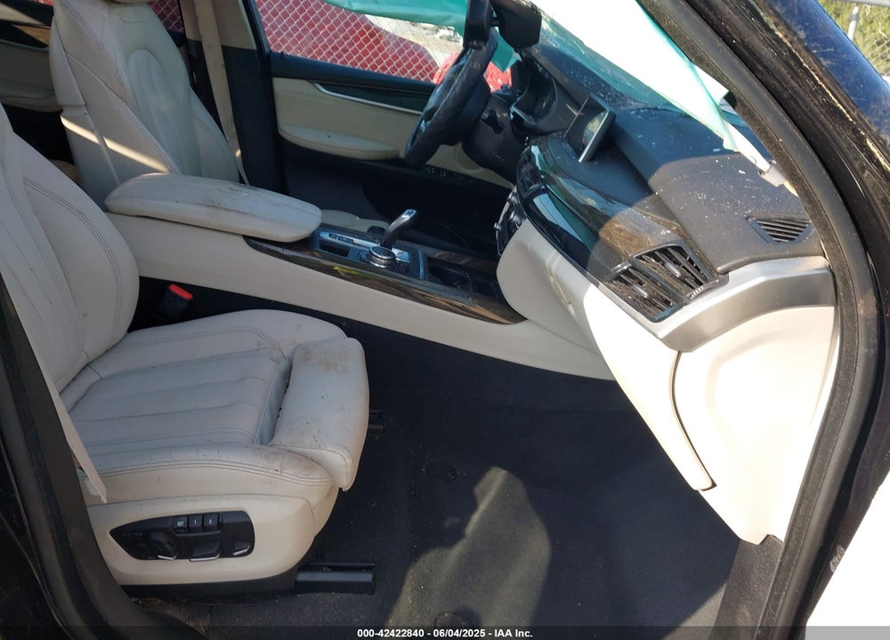 2016 BMW X5 VIN: 5UXKR0C51G0P27355
