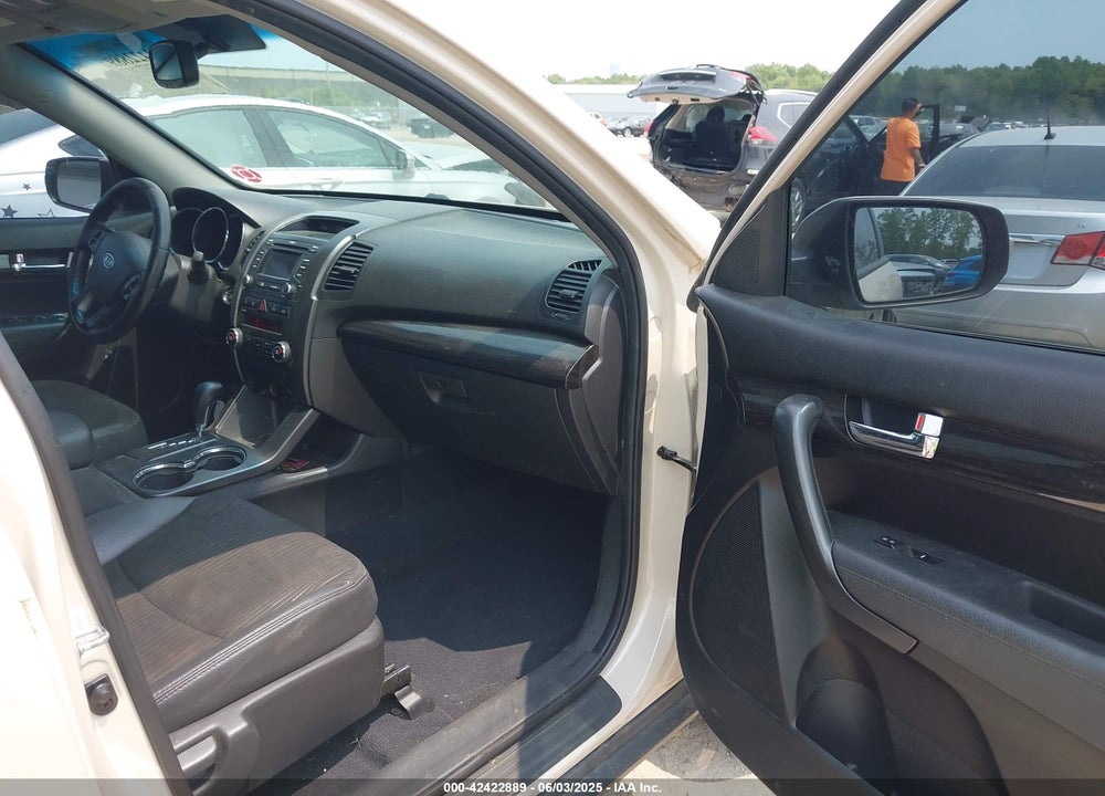 2012 KIA SORENTO VIN: 5XYKU3A64CG225621