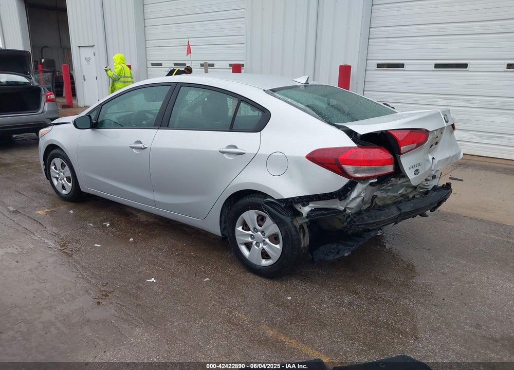 2018 KIA FORTE VIN: 3KPFK4A72JE165578