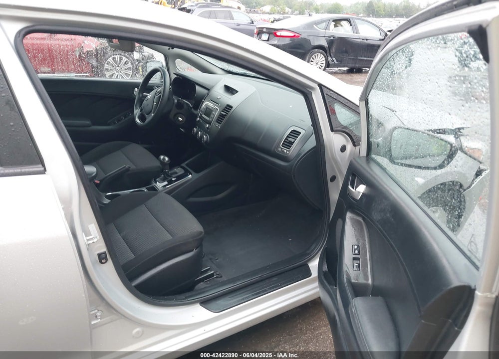 2018 KIA FORTE VIN: 3KPFK4A72JE165578