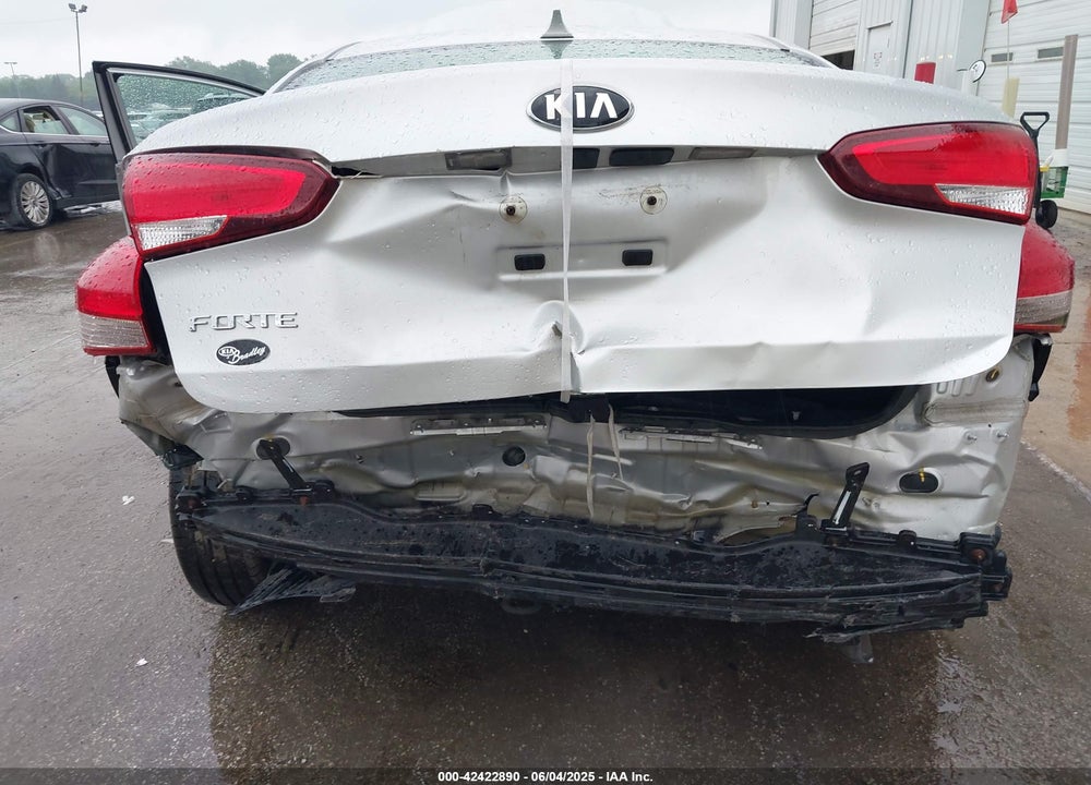2018 KIA FORTE VIN: 3KPFK4A72JE165578