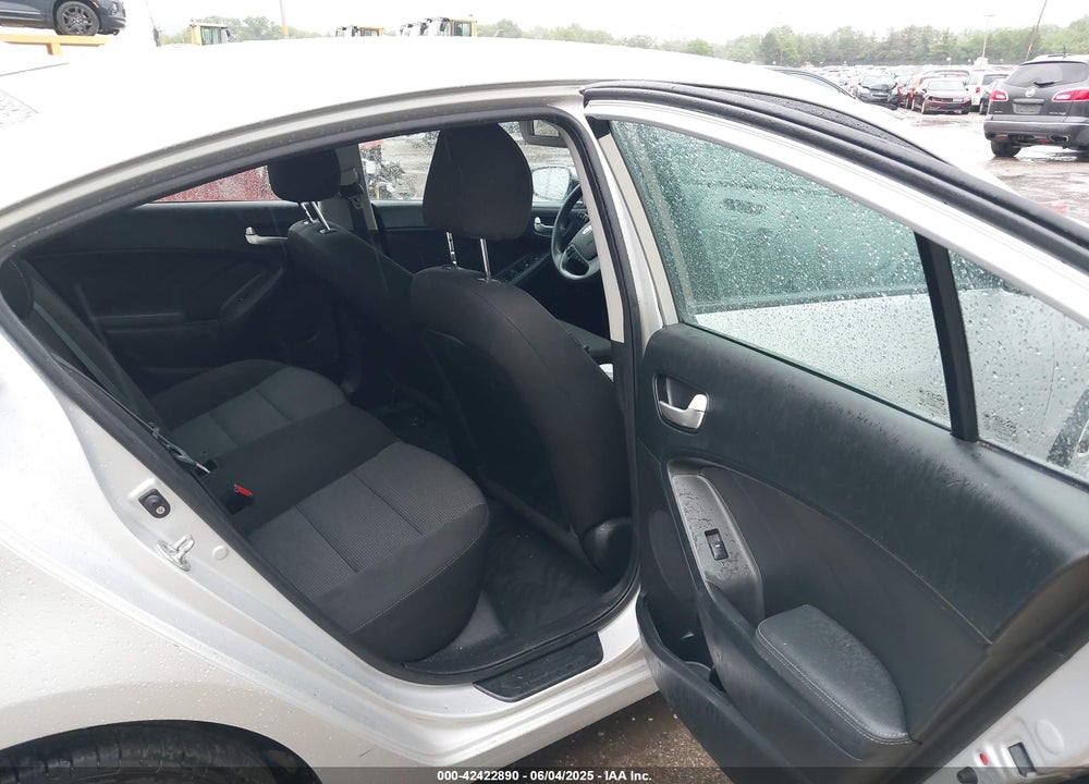 2018 KIA FORTE VIN: 3KPFK4A72JE165578
