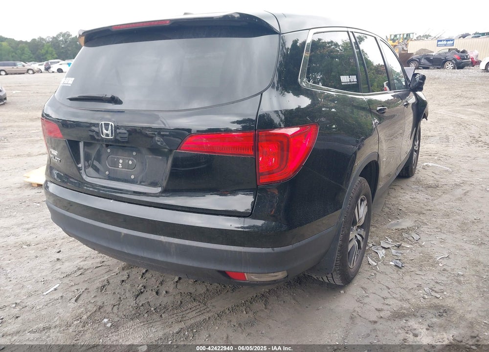 2017 HONDA PILOT VIN: 5FNYF5H61HB018057