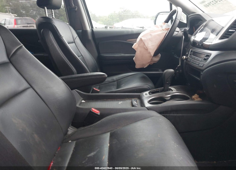 2017 HONDA PILOT VIN: 5FNYF5H61HB018057
