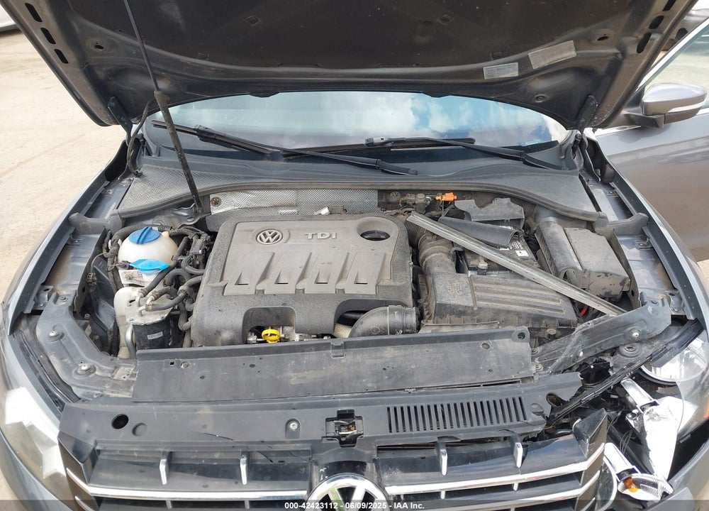 2014 VOLKSWAGEN PASSAT VIN: 1VWBN7A32EC090136