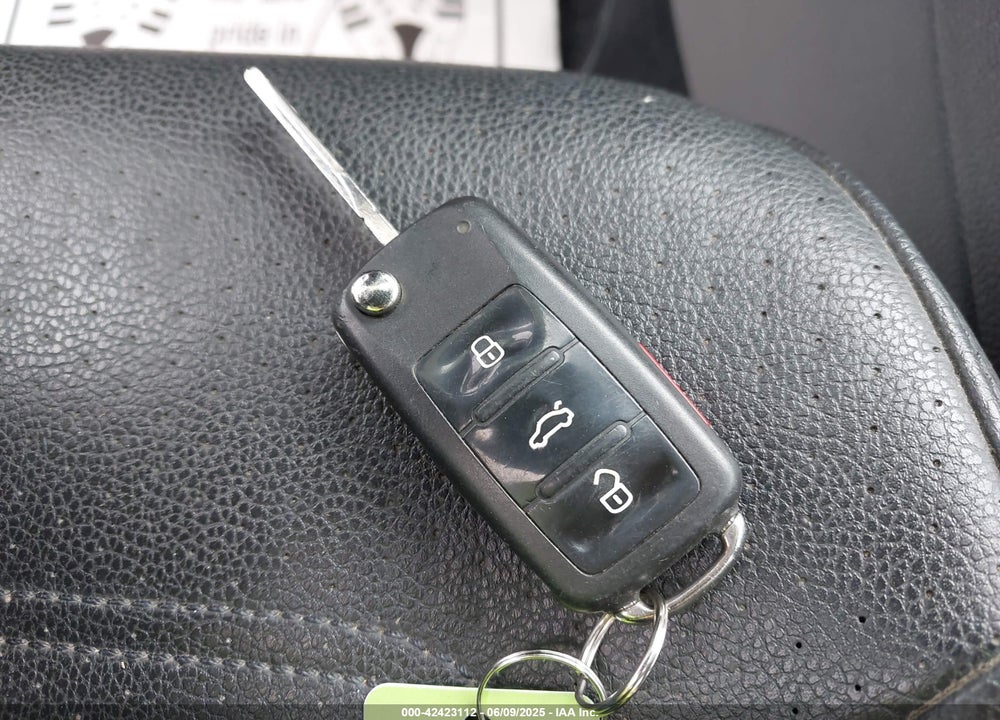 2014 VOLKSWAGEN PASSAT VIN: 1VWBN7A32EC090136