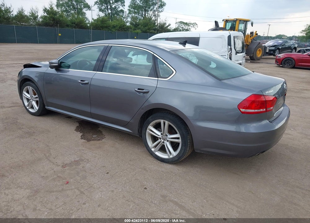 2014 VOLKSWAGEN PASSAT VIN: 1VWBN7A32EC090136