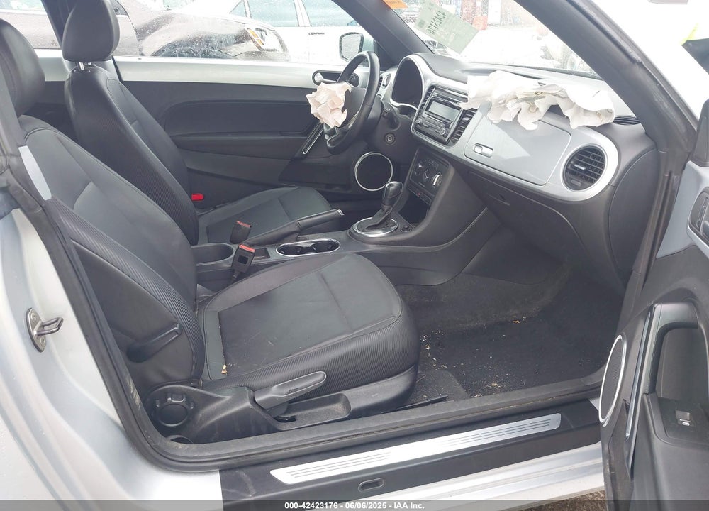 2012 VOLKSWAGEN BEETLE VIN: 3VWJP7AT7CM601230