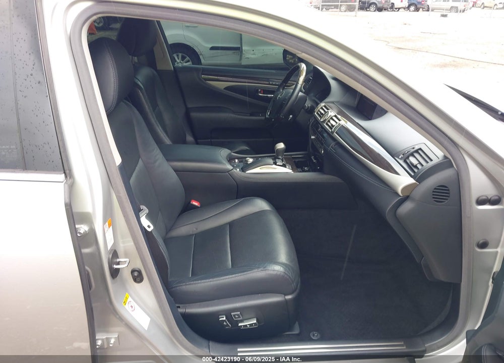 2016 LEXUS LS460 VIN: JTHBL5EF4G5141644