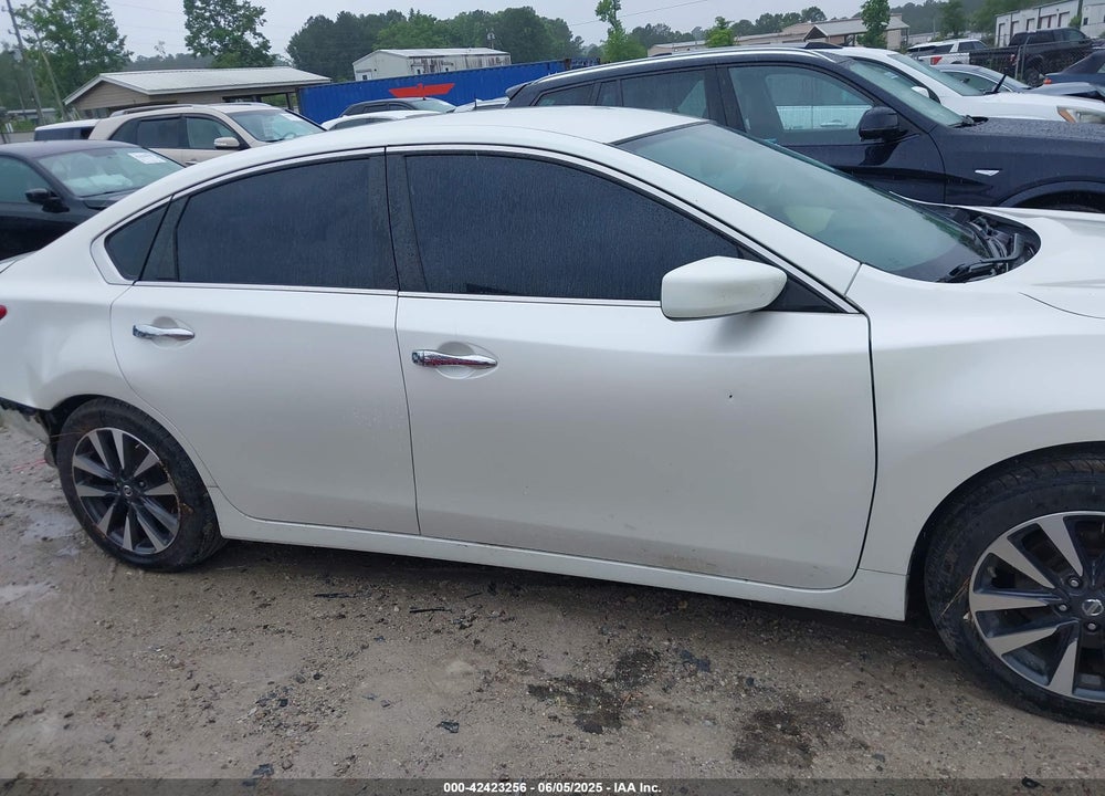 2017 NISSAN ALTIMA VIN: 1N4AL3AP5HC284685