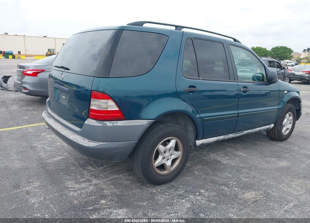 1998 MERCEDES-BENZ ML 320 CLASSIC VIN: 4JGAB54E7WA013215