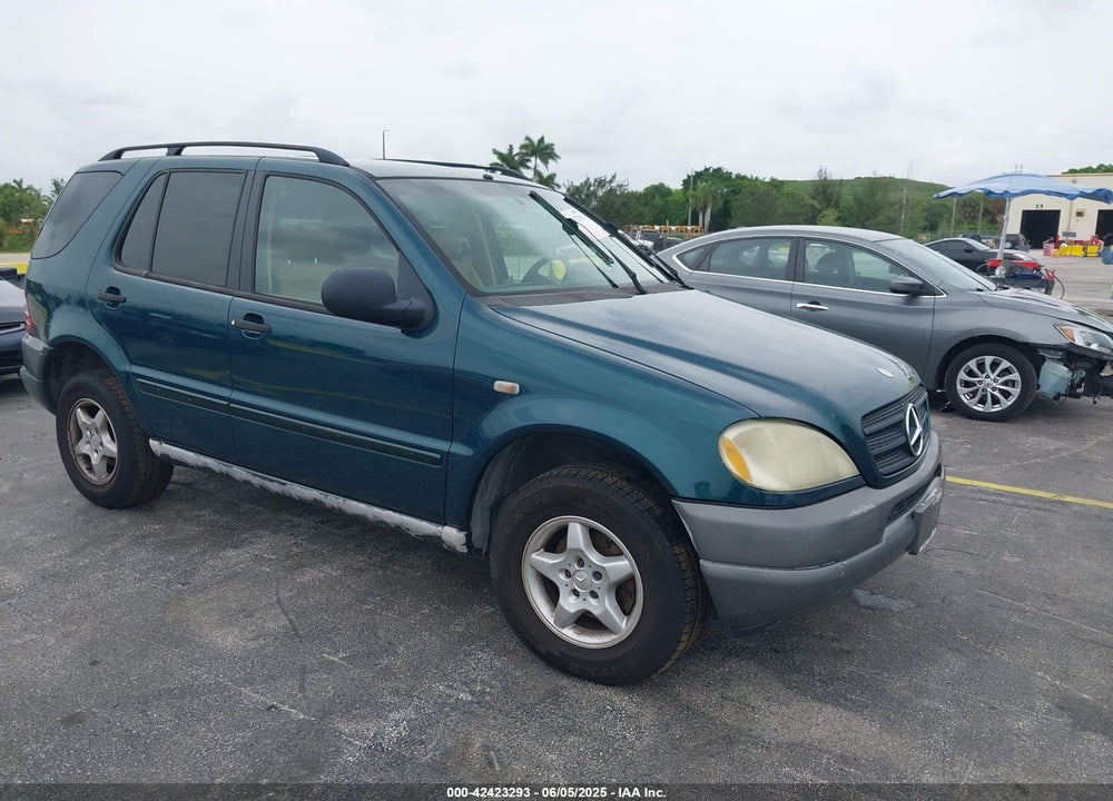 1998 MERCEDES-BENZ ML 320 CLASSIC VIN: 4JGAB54E7WA013215